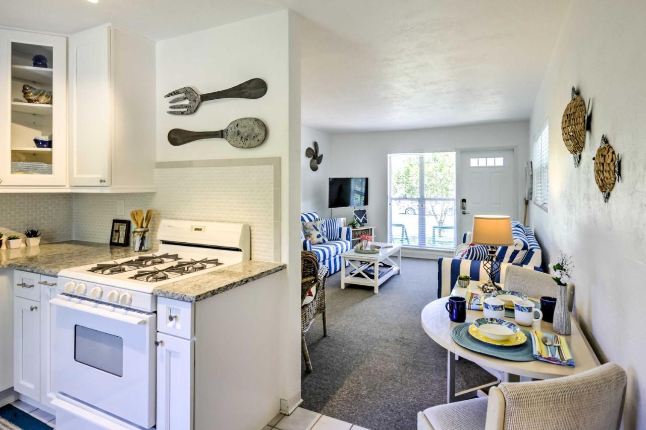 New Smyrna Beach Abode With Fire Pit, Walk To Beach! Ngoại thất bức ảnh